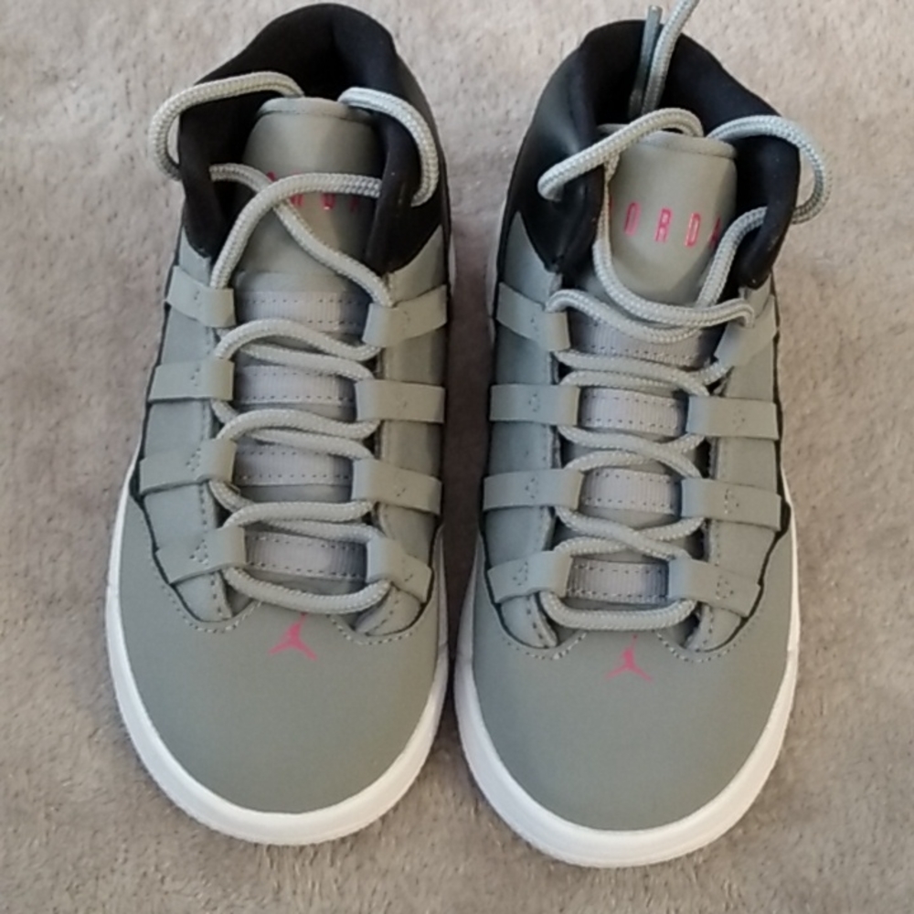 Toddler girl Jordans size 9c